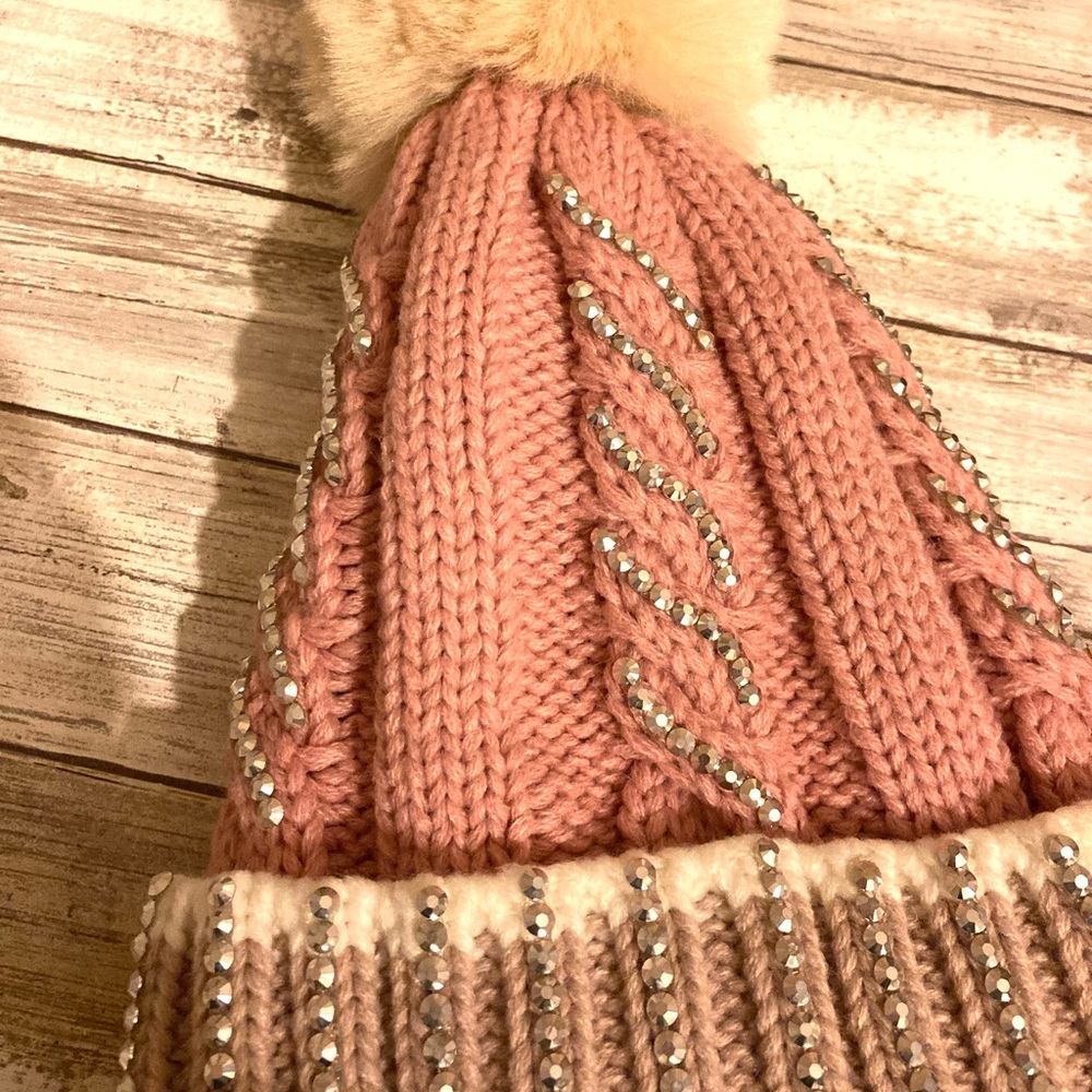 Ladies Hat with Pom - Picture 4 of 4